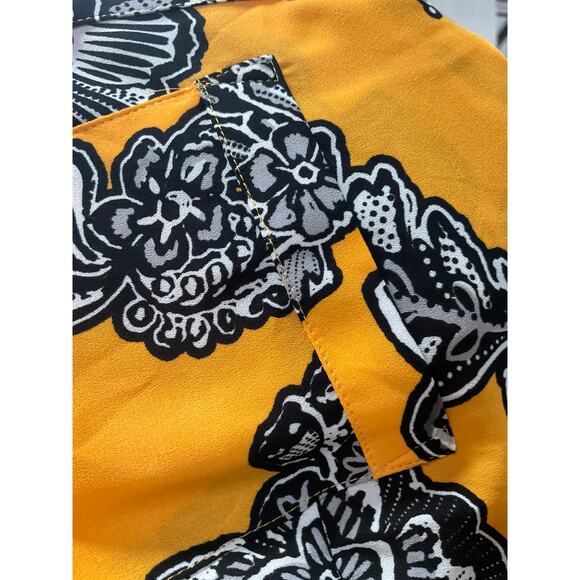 Express Yellow Graphic Button-Up Top - Size XS - Picture 4 of 4